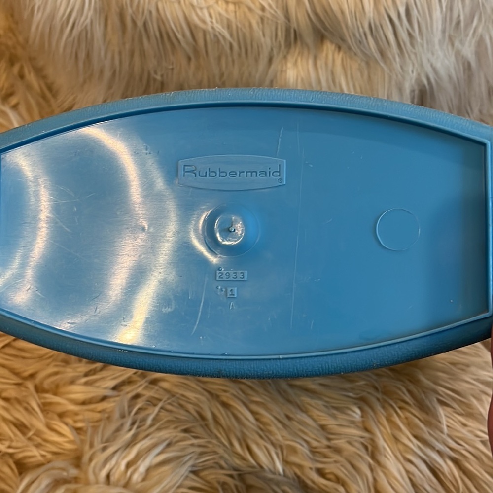 Adorable Vintage Rubbermaid Trash Can! - Picture 5 of 8
